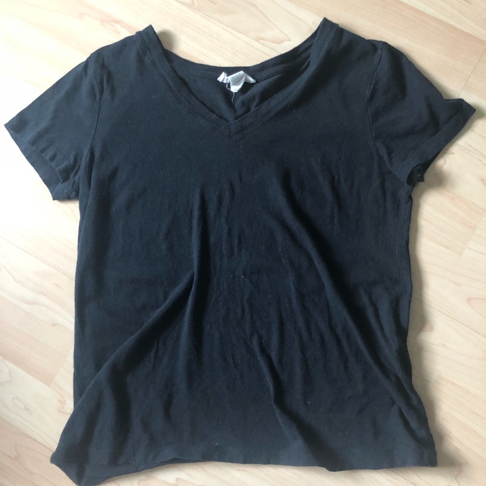 Black v neck T-shirt